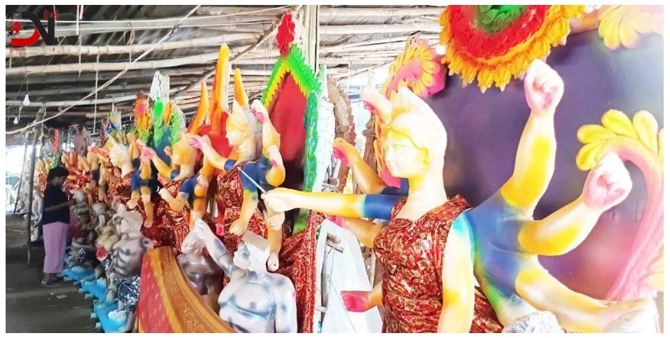 बाँकेमा दुर्गा मूर्ति बनाउन मूर्तिकार व्यस्त